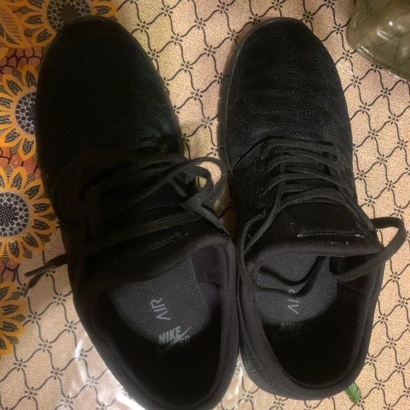 Sneakers - Picture 6 of 8